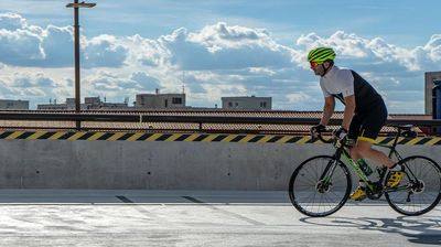 Fietsen tegen de wind in