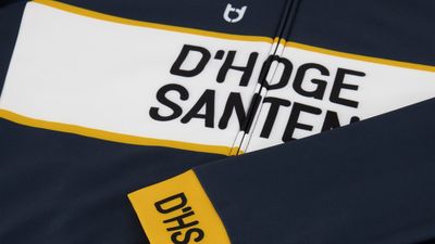 Je eigen fietskleding bedrukken met eigen logo's en kleuren.