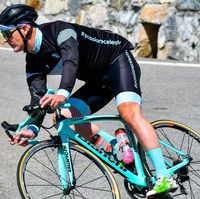 De 9 voordelen van een fietstenue in eigen ontwerp