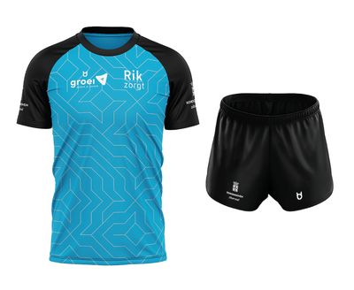 Outfit da corsa personalizzato Rik Zorgd con maglia blu e pantaloncini neri con motivo geometrico