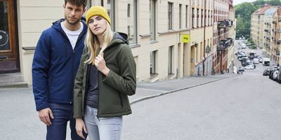 Neugierig, wie Sie mit gestalteter Freizeitkleidung und Shirts starten können?