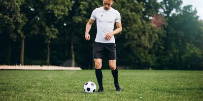 Maglia da calcio stampata con rete traspirante e vestibilità personalizzata in design bianco da TD